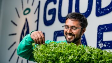 Jeff McKinnon, director financiero y vicepresidente