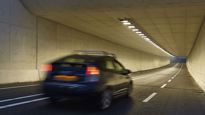 Iluminación de carreteras en aeropuertos - evitar la contaminación lumínica