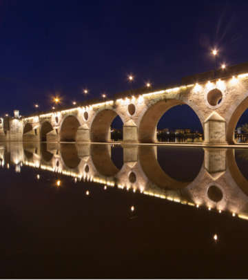 Puente en Badajoz (España) iluminado de forma elegante con soluciones para exteriores de Philips 