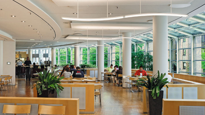  La iluminación para oficinas de Philips ilumina el comedor de Provinzial Rheinland Versicherung AG