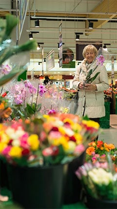La sección de floristería de Real, iluminada con soluciones para supermercados de Philips