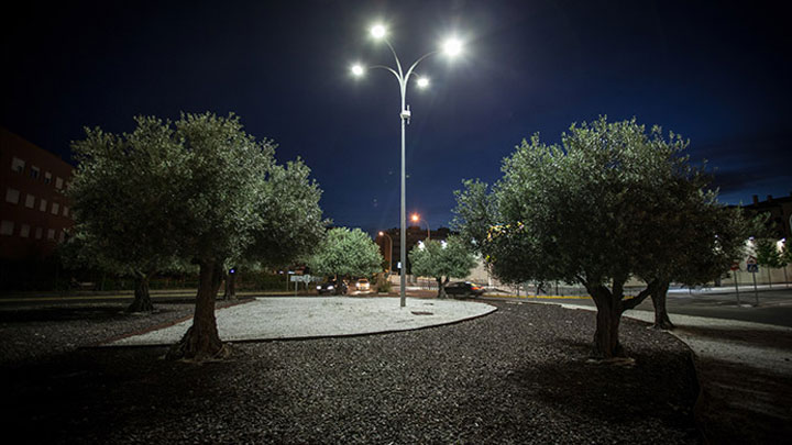 Zona urbana en Rivas (España) alumbrada con las soluciones de iluminación de exteriores de Philips 