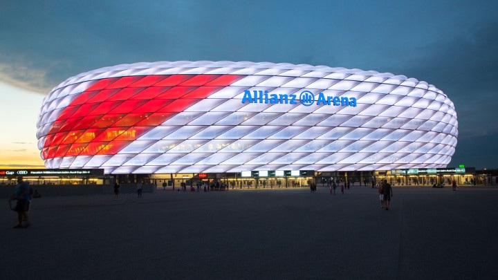 Nueva facahada en Allianz Arena, Munich, German