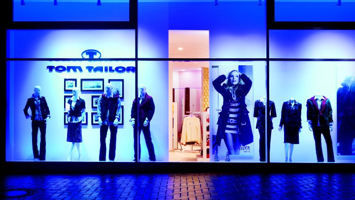 Escaparate en Markenstore (Alemania) iluminado con Philips AmbiScene