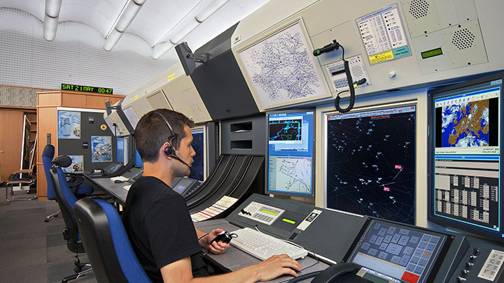 Sala de control del tráfico aéreo. Iluminación y su efecto en la productividad y el estado de ánimo.