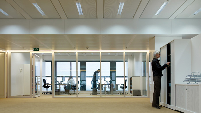 Zona de oficina alumbrada con iluminación dinámica de Philips 