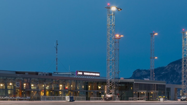 Iluminación de área de estacionamiento de aviones