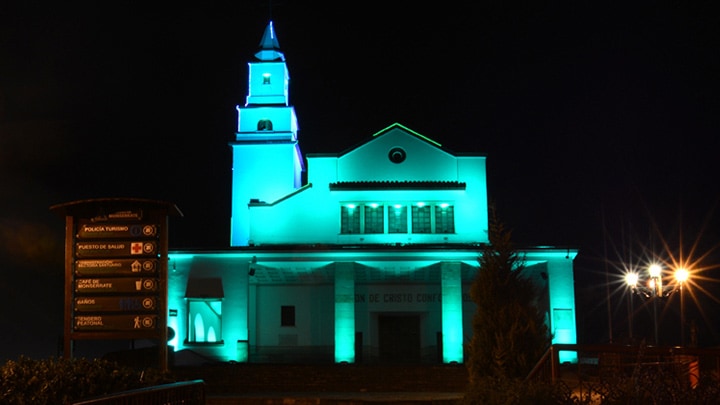 La Iluminanción LED cambia un icono en la capital Colombiana, La iglesia de Monserrate ahora brilla mucho más.